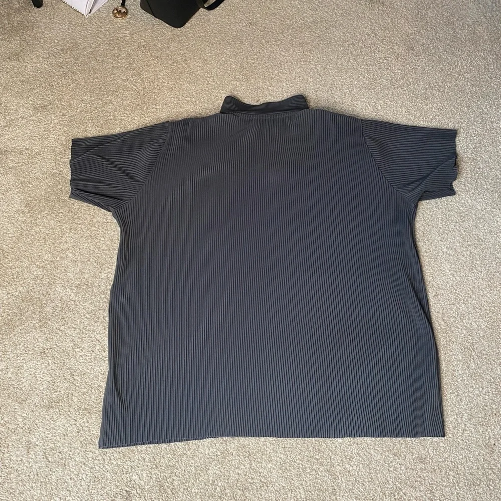 BOOHOO Men’s Slim Fit Pleated Zip Polo - Picture 3 of 5